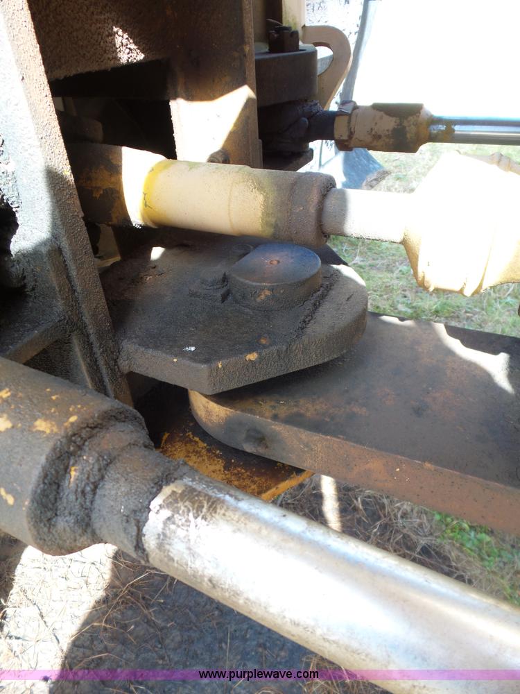 image for item AQ9723 Ag Gator Injactor 2004 self-propelled applicator