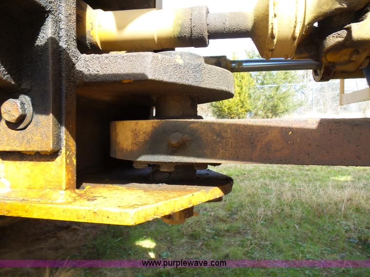 image for item AQ9723 Ag Gator Injactor 2004 self-propelled applicator