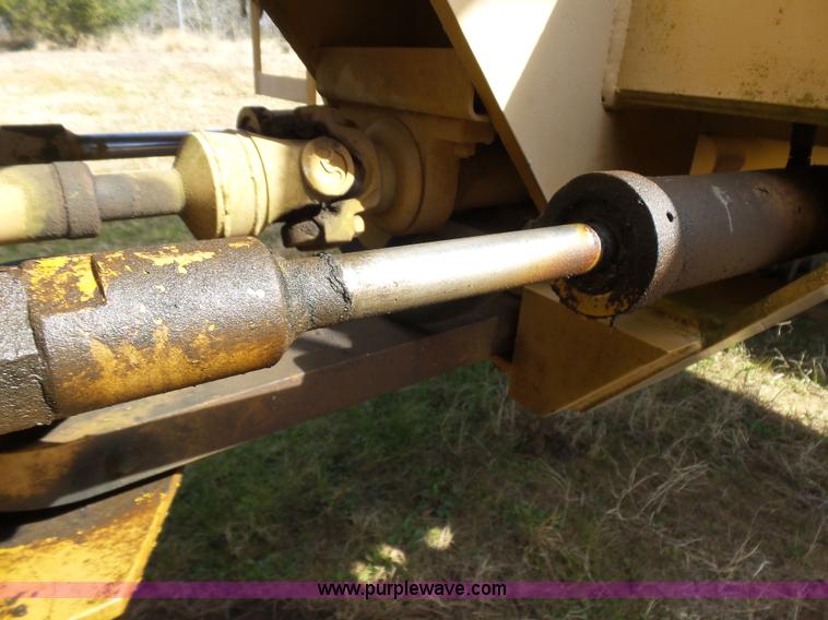 image for item AQ9723 Ag Gator Injactor 2004 self-propelled applicator