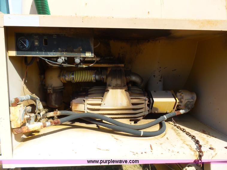 image for item AQ9723 Ag Gator Injactor 2004 self-propelled applicator