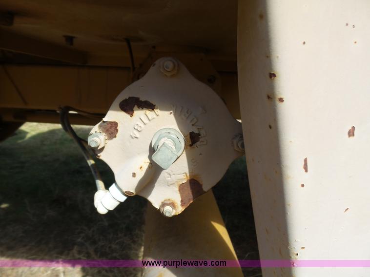 image for item AQ9723 Ag Gator Injactor 2004 self-propelled applicator