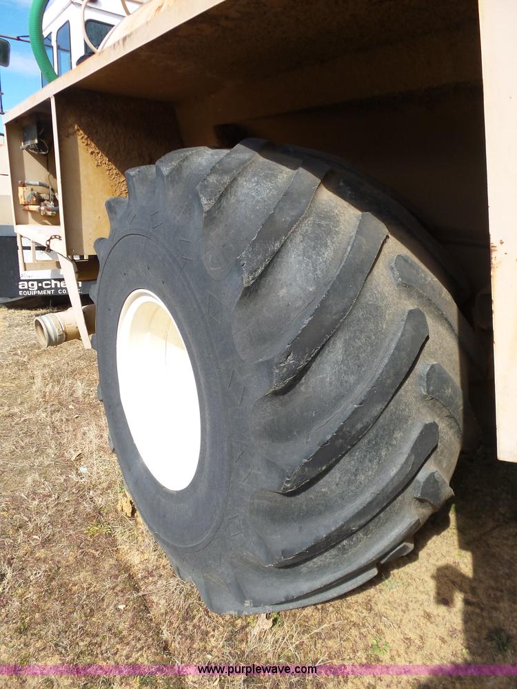 image for item AQ9723 Ag Gator Injactor 2004 self-propelled applicator