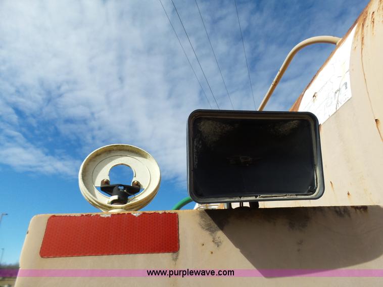 image for item AQ9723 Ag Gator Injactor 2004 self-propelled applicator