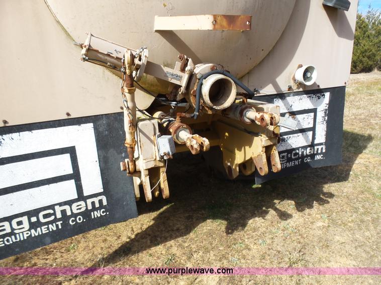 image for item AQ9723 Ag Gator Injactor 2004 self-propelled applicator