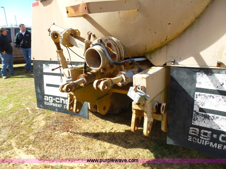 image for item AQ9723 Ag Gator Injactor 2004 self-propelled applicator