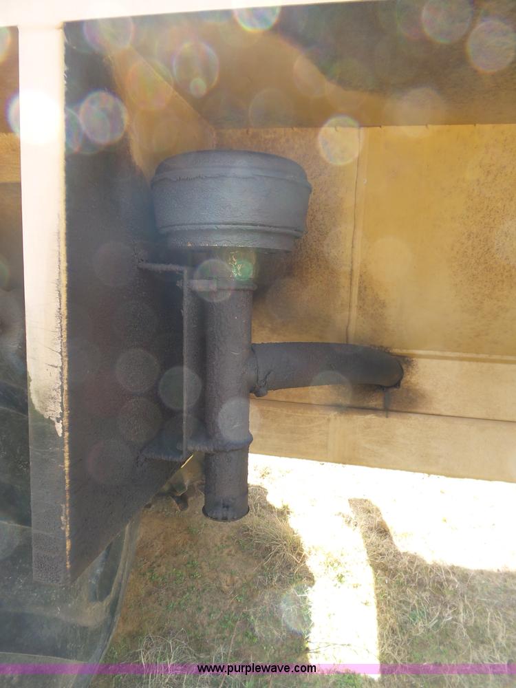 image for item AQ9723 Ag Gator Injactor 2004 self-propelled applicator