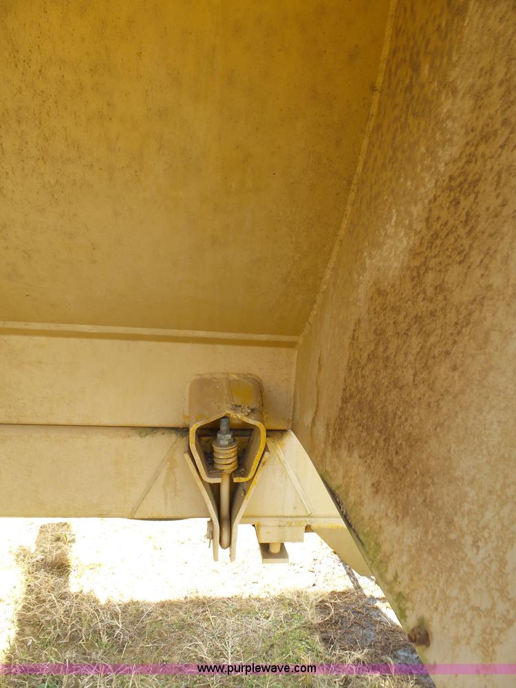 image for item AQ9723 Ag Gator Injactor 2004 self-propelled applicator