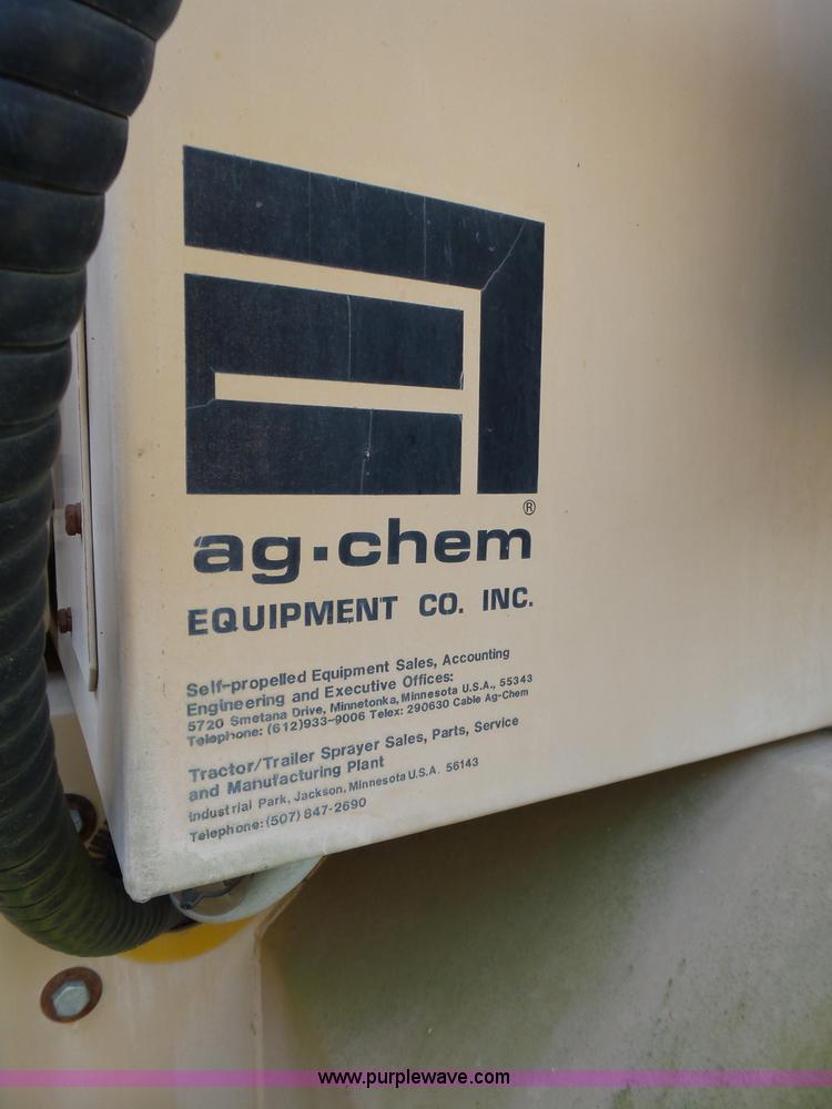 image for item AQ9723 Ag Gator Injactor 2004 self-propelled applicator