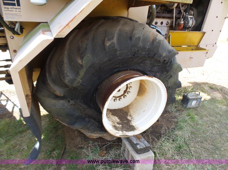 image for item AQ9723 Ag Gator Injactor 2004 self-propelled applicator