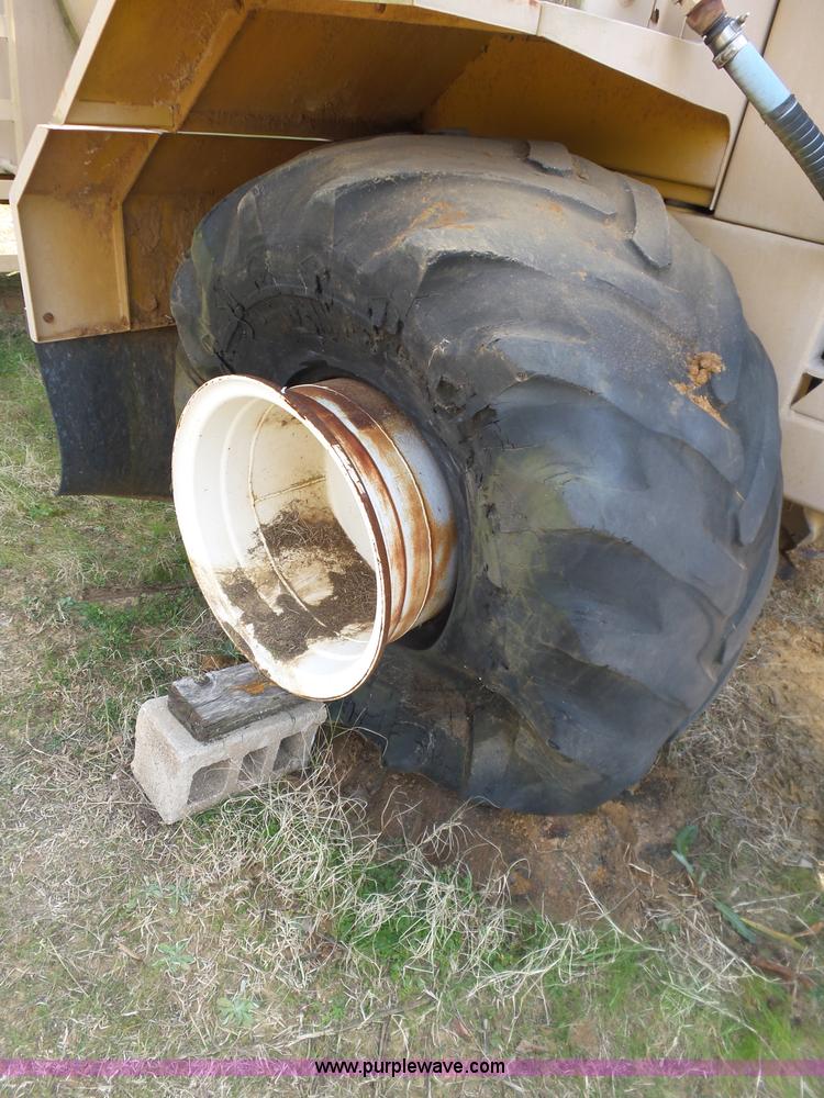 image for item AQ9723 Ag Gator Injactor 2004 self-propelled applicator