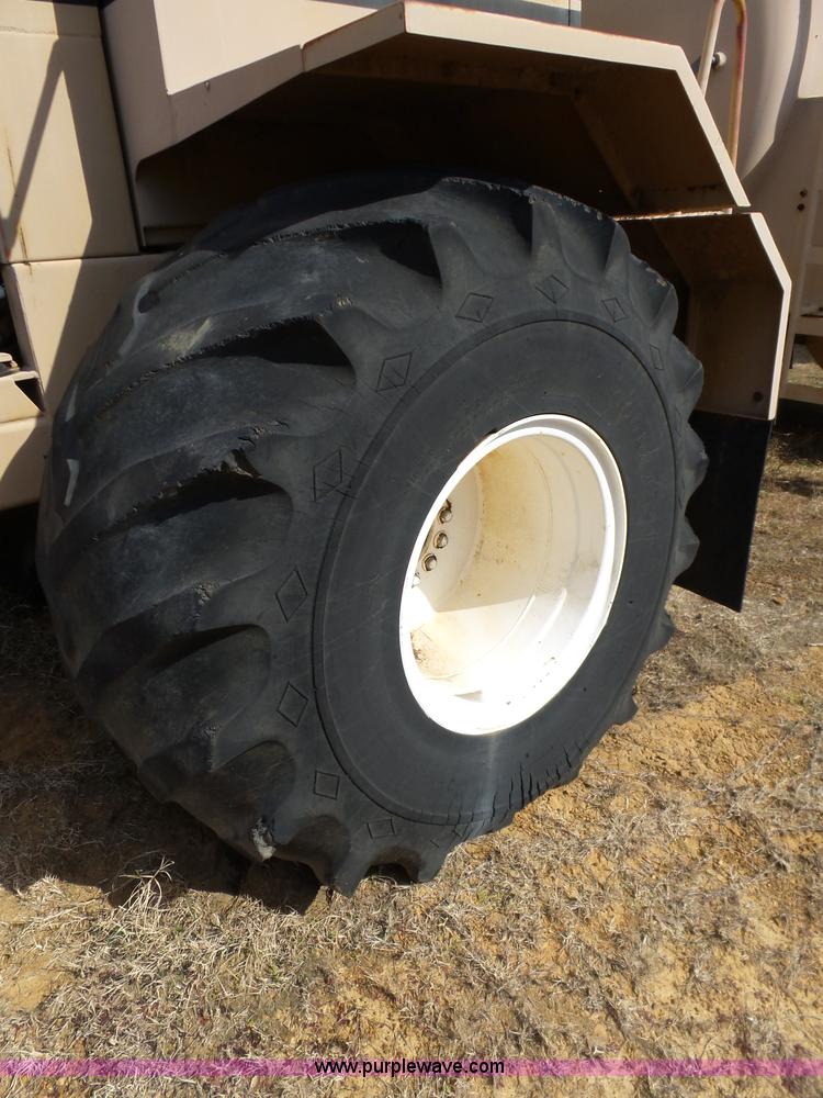 image for item AQ9723 Ag Gator Injactor 2004 self-propelled applicator