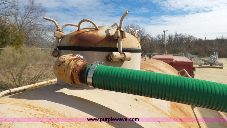 image for item AQ9723 Ag Gator Injactor 2004 self-propelled applicator