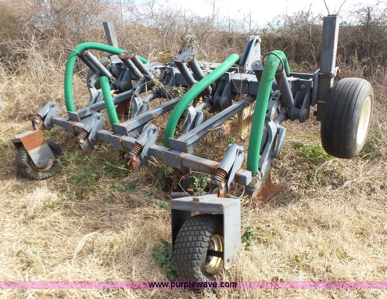 image for item AQ9723 Ag Gator Injactor 2004 self-propelled applicator