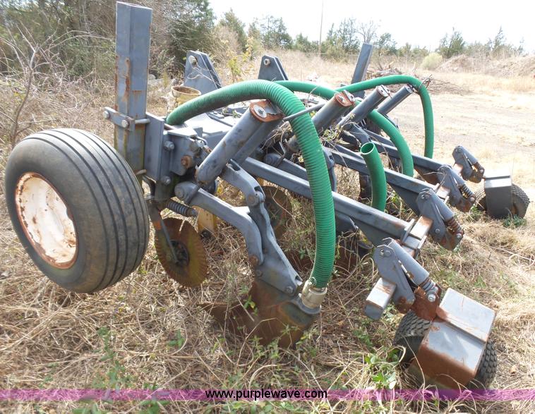 image for item AQ9723 Ag Gator Injactor 2004 self-propelled applicator