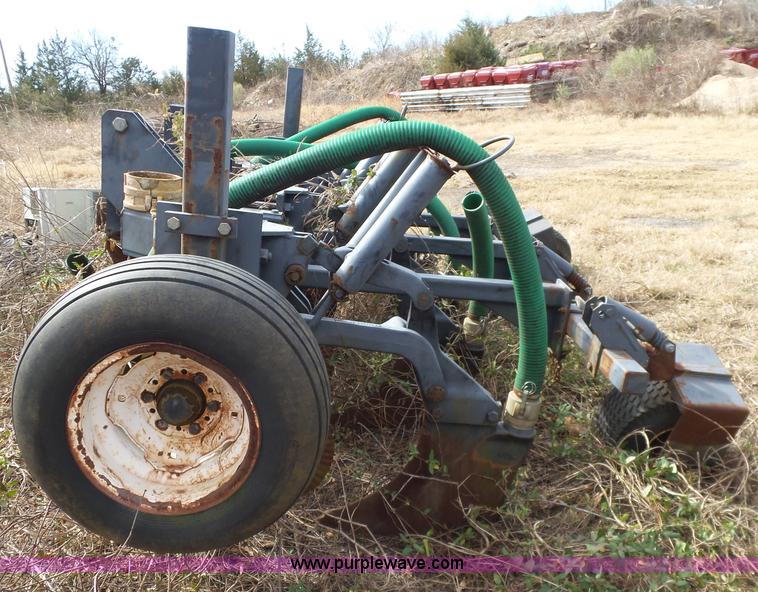 image for item AQ9723 Ag Gator Injactor 2004 self-propelled applicator