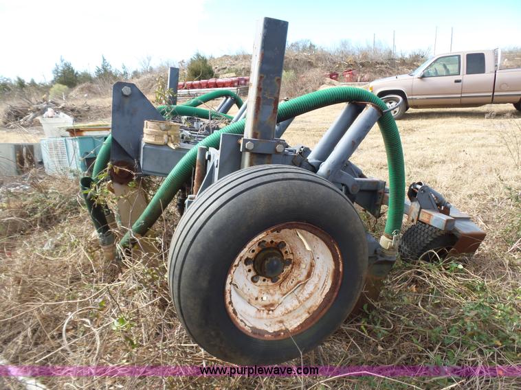 image for item AQ9723 Ag Gator Injactor 2004 self-propelled applicator