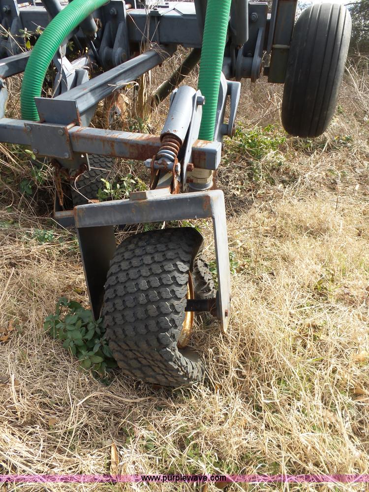 image for item AQ9723 Ag Gator Injactor 2004 self-propelled applicator