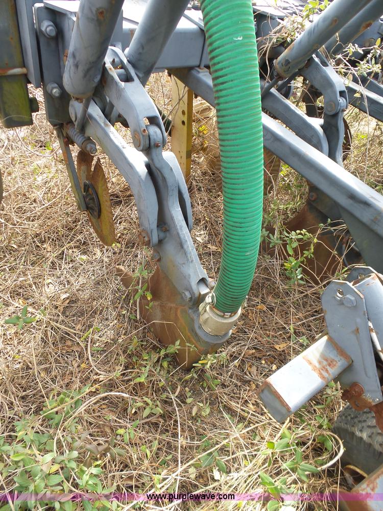 image for item AQ9723 Ag Gator Injactor 2004 self-propelled applicator