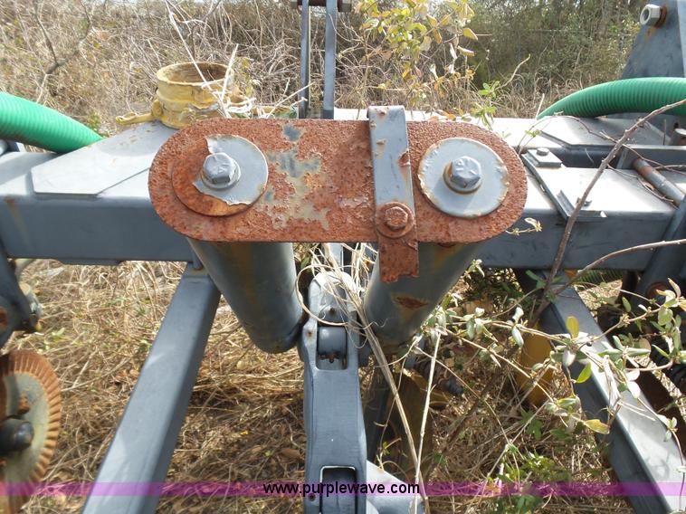 image for item AQ9723 Ag Gator Injactor 2004 self-propelled applicator