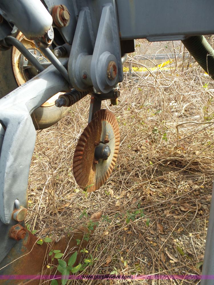 image for item AQ9723 Ag Gator Injactor 2004 self-propelled applicator