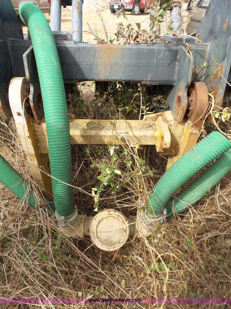 image for item AQ9723 Ag Gator Injactor 2004 self-propelled applicator