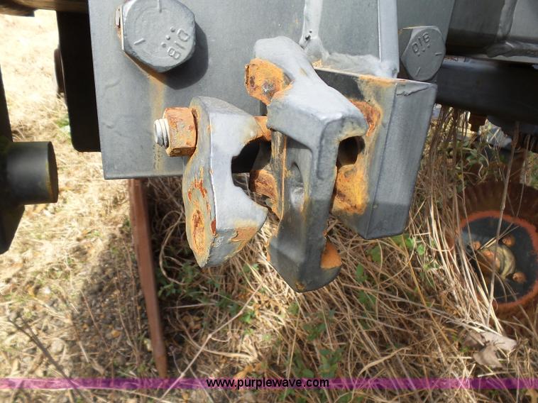 image for item AQ9723 Ag Gator Injactor 2004 self-propelled applicator