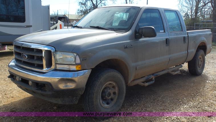 image for item AQ9724 2002 Ford F250 Super Duty Crew Cab pickup truck