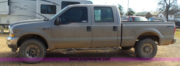image for item AQ9724 2002 Ford F250 Super Duty Crew Cab pickup truck
