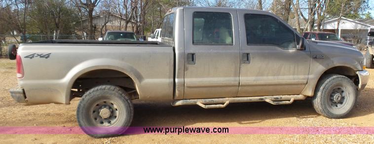 image for item AQ9724 2002 Ford F250 Super Duty Crew Cab pickup truck