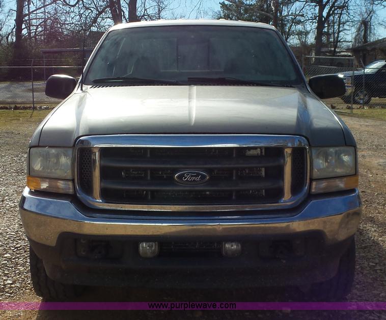 image for item AQ9724 2002 Ford F250 Super Duty Crew Cab pickup truck