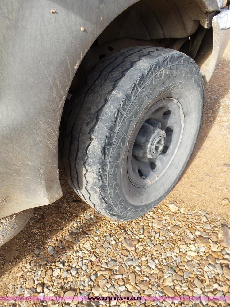 image for item AQ9724 2002 Ford F250 Super Duty Crew Cab pickup truck