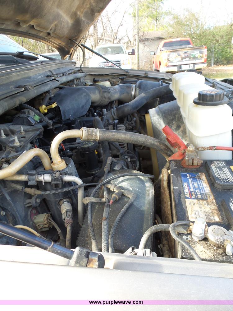 image for item AQ9724 2002 Ford F250 Super Duty Crew Cab pickup truck