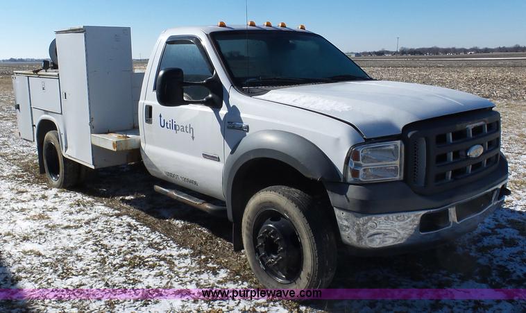 image for item AX9225 2005 Ford F550 service truck