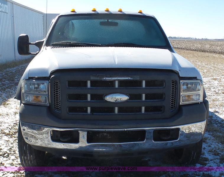 image for item AX9225 2005 Ford F550 service truck