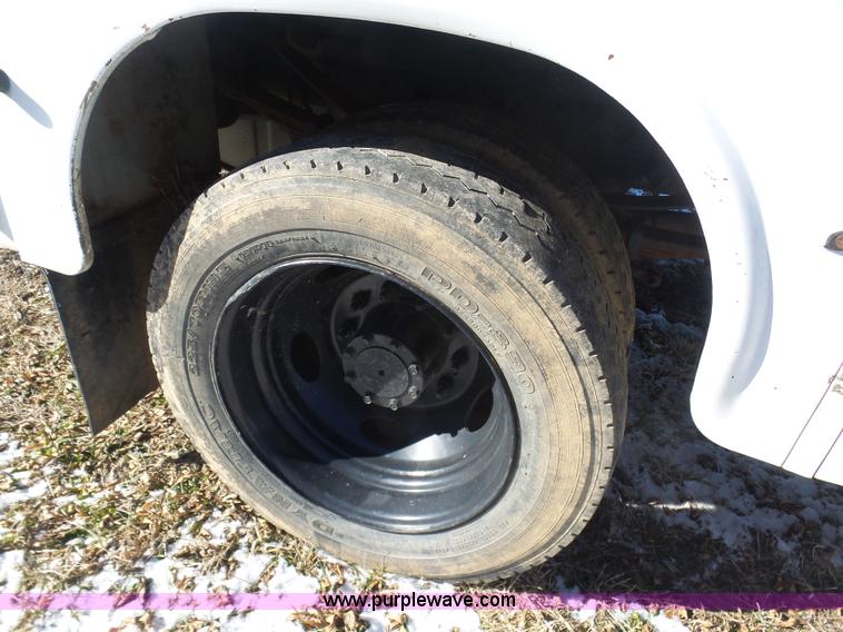 image for item AX9225 2005 Ford F550 service truck