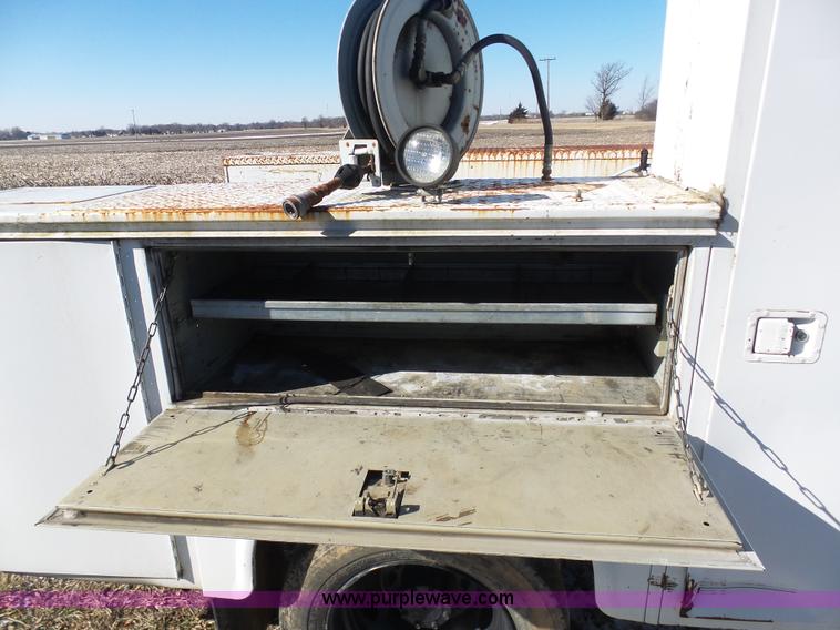 image for item AX9225 2005 Ford F550 service truck