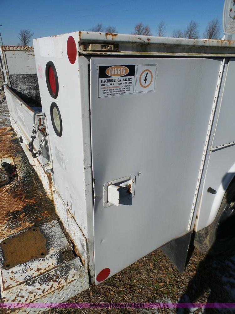 image for item AX9225 2005 Ford F550 service truck