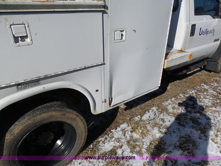image for item AX9225 2005 Ford F550 service truck