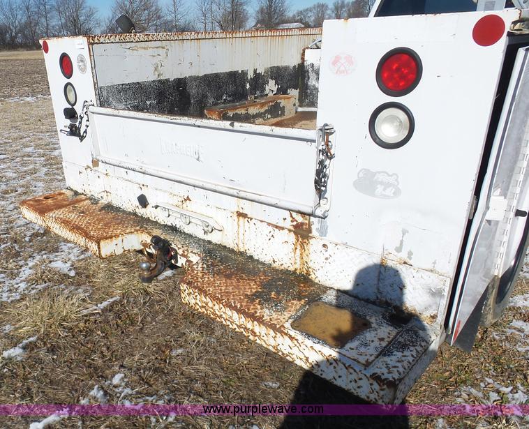 image for item AX9225 2005 Ford F550 service truck