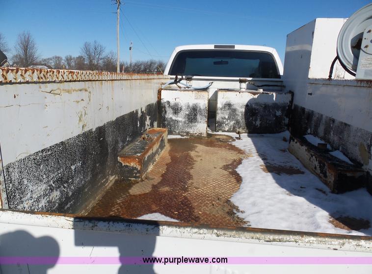 image for item AX9225 2005 Ford F550 service truck