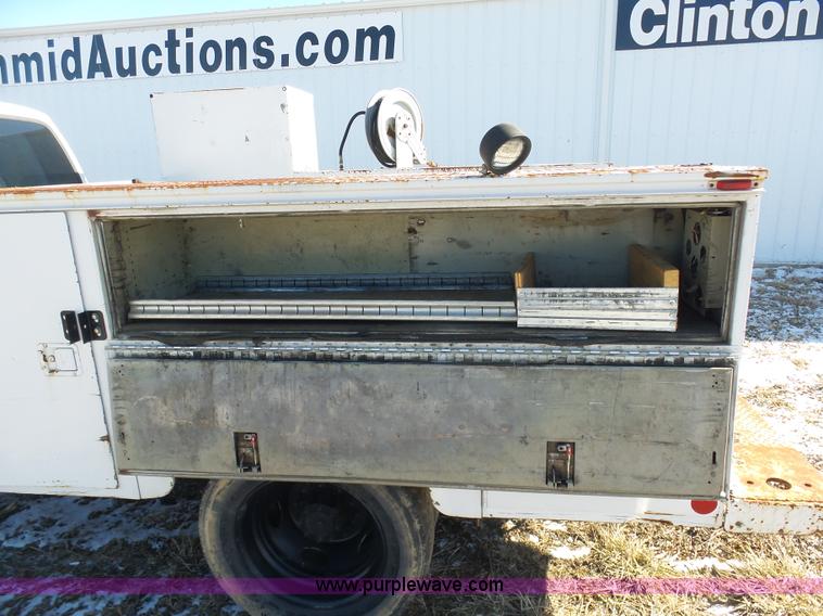 image for item AX9225 2005 Ford F550 service truck