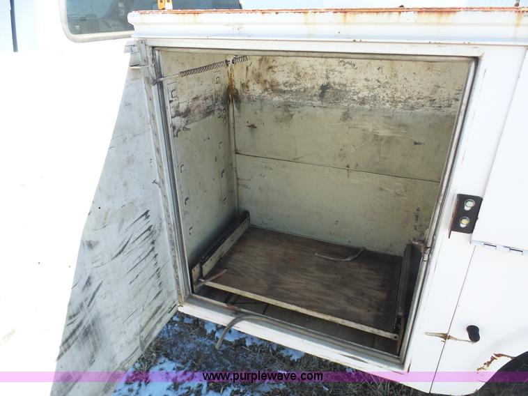 image for item AX9225 2005 Ford F550 service truck