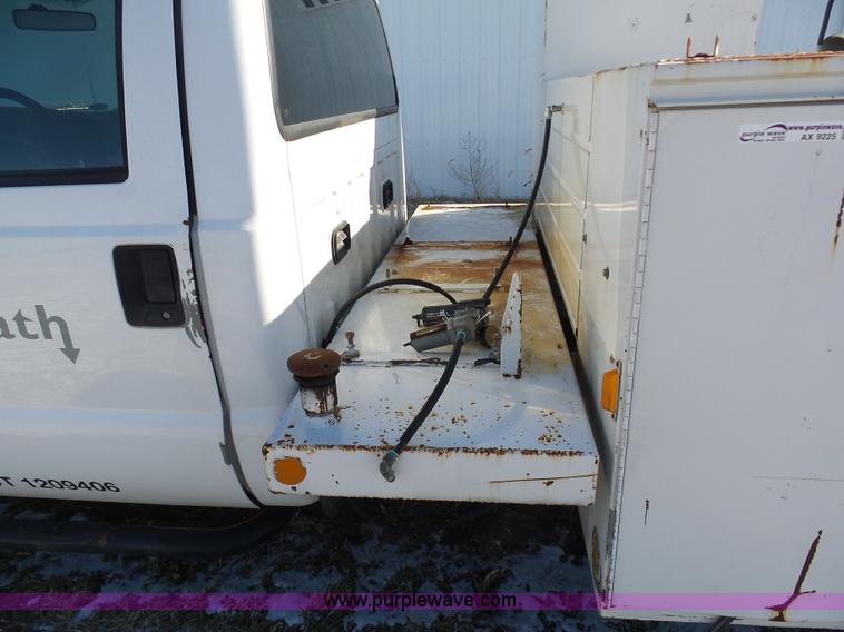 image for item AX9225 2005 Ford F550 service truck