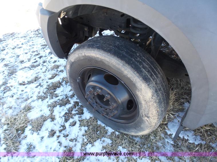image for item AX9225 2005 Ford F550 service truck