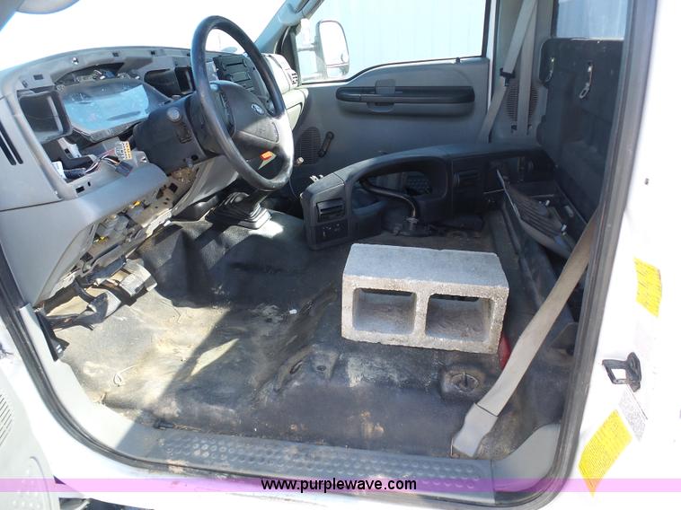 image for item AX9225 2005 Ford F550 service truck