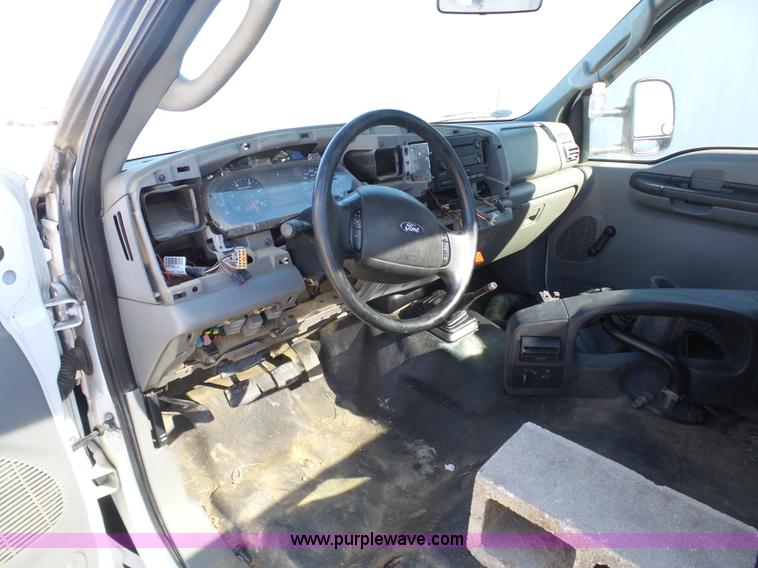 image for item AX9225 2005 Ford F550 service truck