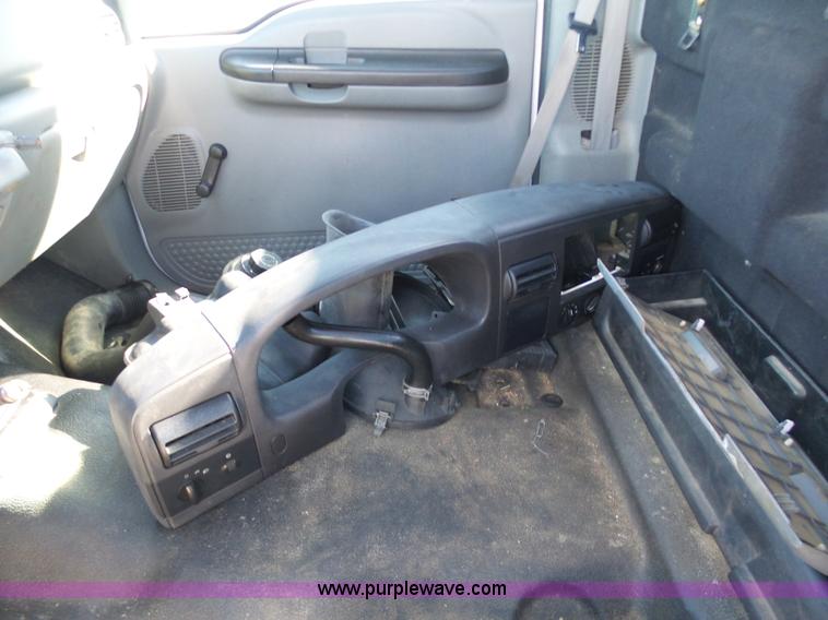 image for item AX9225 2005 Ford F550 service truck