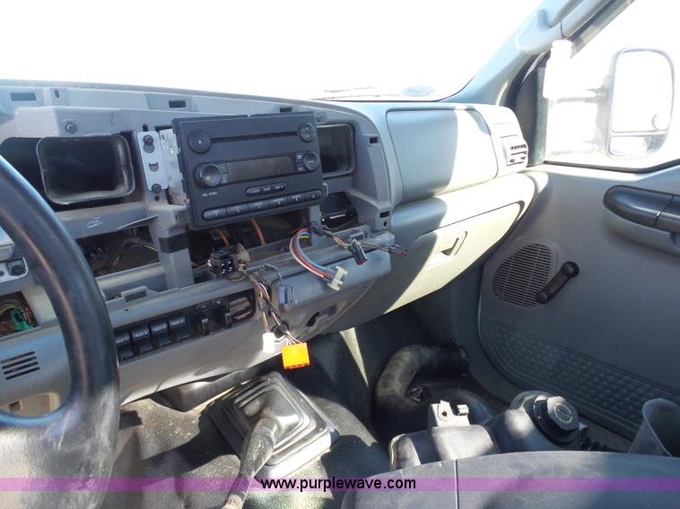 image for item AX9225 2005 Ford F550 service truck