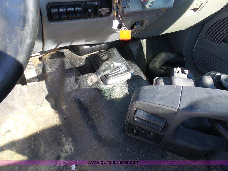 image for item AX9225 2005 Ford F550 service truck