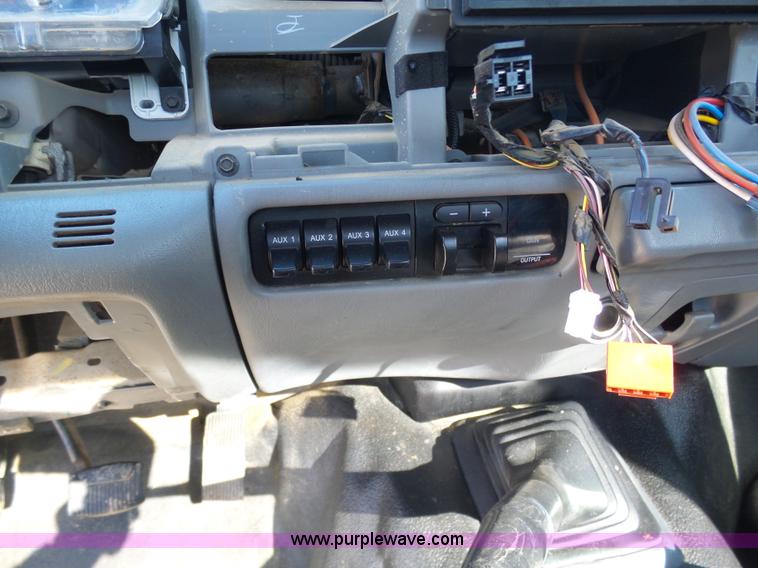 image for item AX9225 2005 Ford F550 service truck